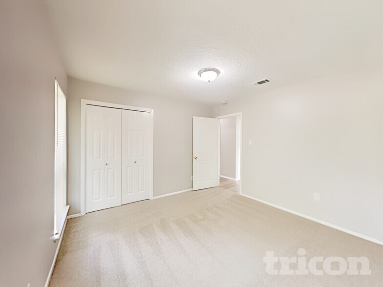 Building Photo - 1110 Poppets Way