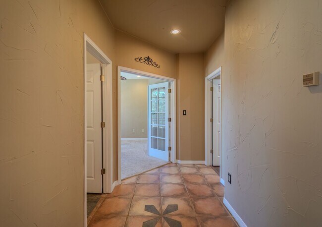 Building Photo - 111 Coker Ln