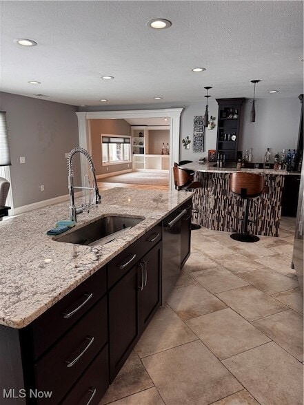 Building Photo - 7633 Hidden Valley Dr