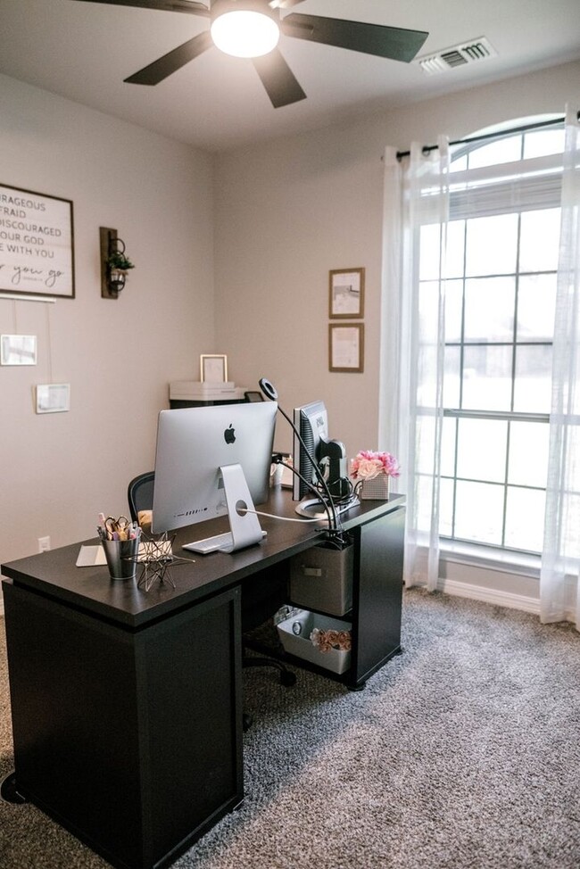 Building Photo - Charming 4BR House in Burkburnett (10 Min ...