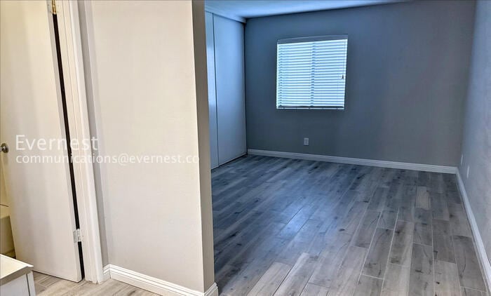 Building Photo - 1920 W Lindner Ave