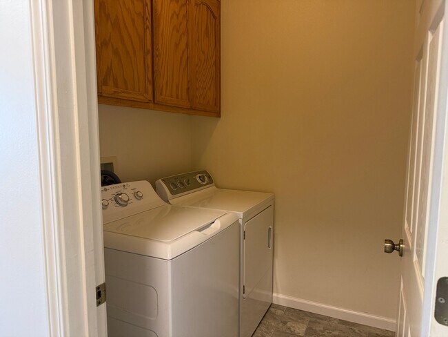 Building Photo - 1296 Woodhaven Ln