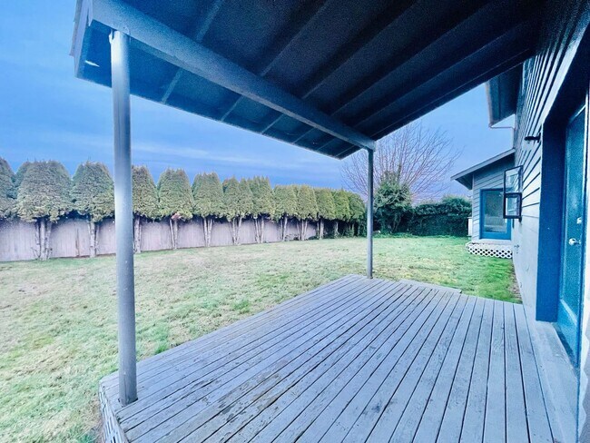 Building Photo - Luxurious 4-Bedroom Retreat with Mount Rai...