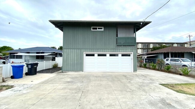 Building Photo - 108 Maluniu Ave