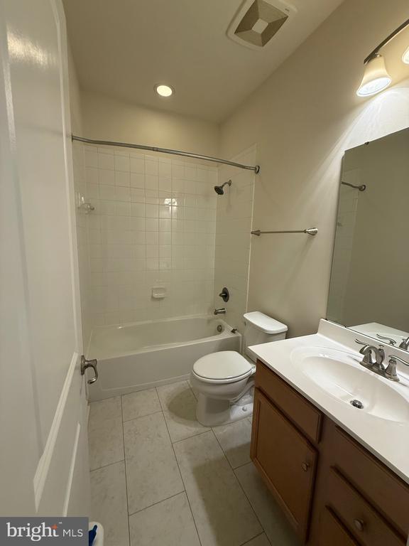 Building Photo - 123 Streamview Dr