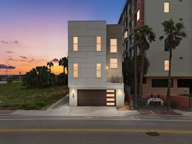 Building Photo - 115 1st St S
