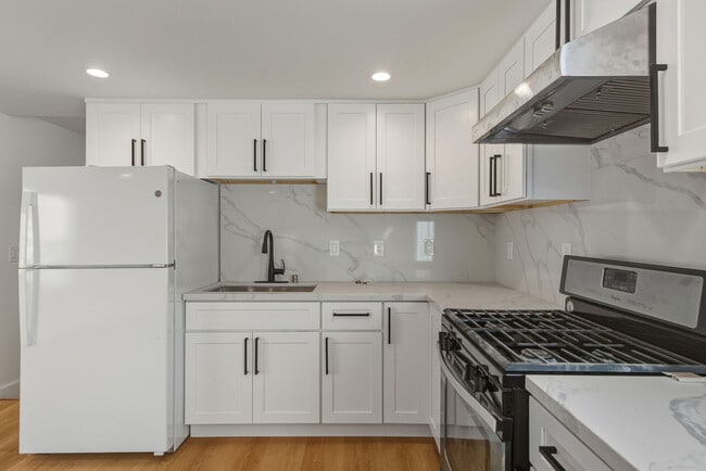 Building Photo - 1671 Mono Ave