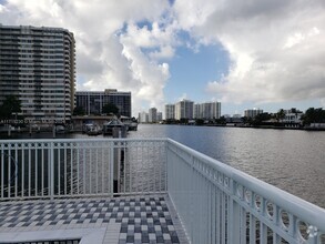 Building Photo - 1913 S Ocean Dr