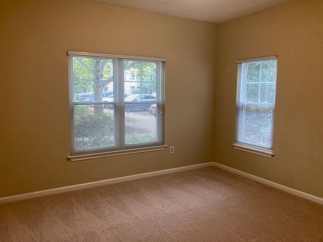 Building Photo - Beautiful 2 Bed 2 Bath Condo In Popular Oak Park Community - Water Included!