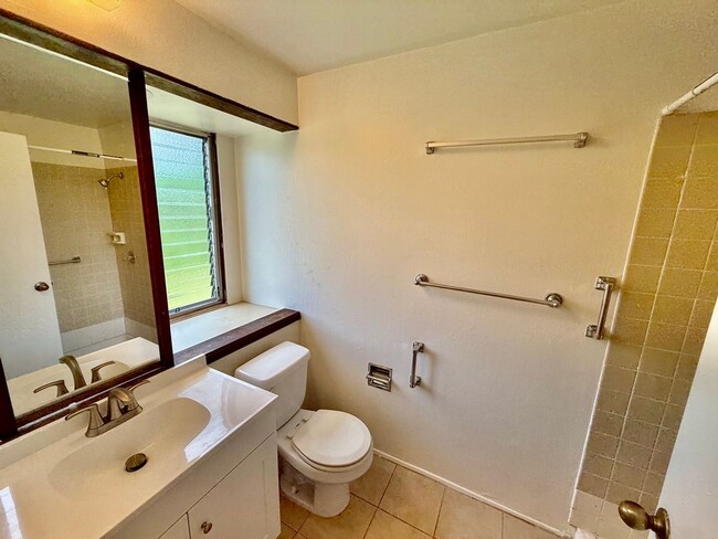 Building Photo - 4 BR/2.5 BA/4 PK/Available May 1