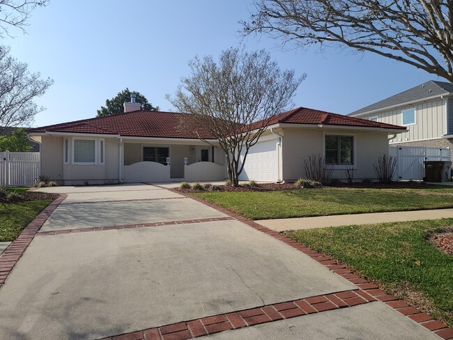 Building Photo - 1905 Catamaran Dr