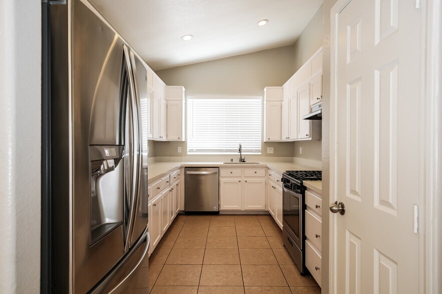 Building Photo - 1536 Knoll Heights Ct