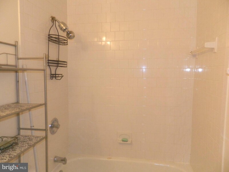 Building Photo - 17 Theo Ln