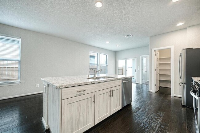 Building Photo - 7631 Europa Ave