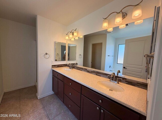 Building Photo - Charming 3 bed + bonus room, 2 bath home in the Ghost Ranch Communtity