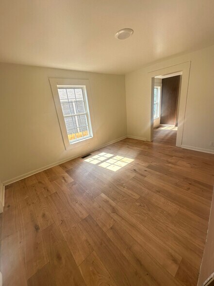 Building Photo - 308 Gamma St S