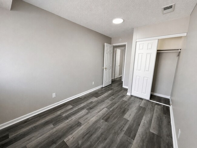 Building Photo - 56 Century Dr