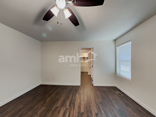 Building Photo - 9963 W Rustica St