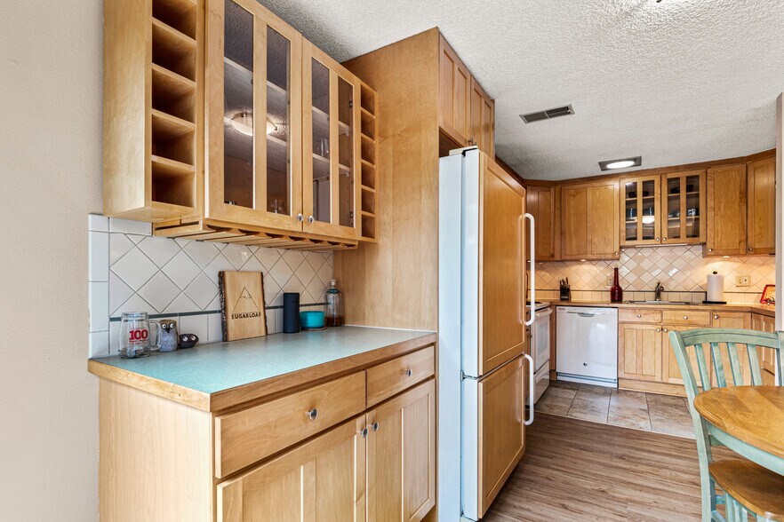 Kitchen - 3365 Chisholm Trl