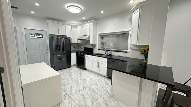 Building Photo - 5716 N Campbell Ave