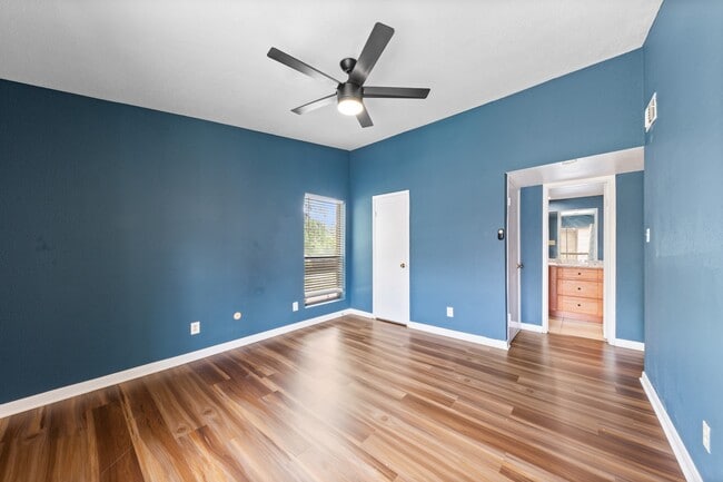 Building Photo - 2120 Wilcrest Dr