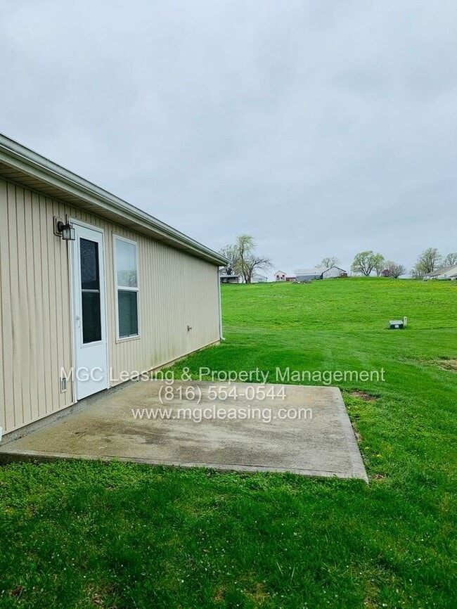 Building Photo - Comfort Meets Convenience in This Peaceful...