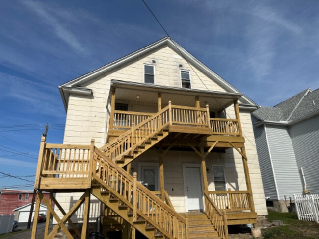 Building Photo - 618 Gibbons St