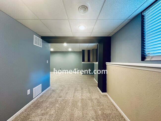Building Photo - A Fantastic Four Bedroom, Olathe Home w/ N...