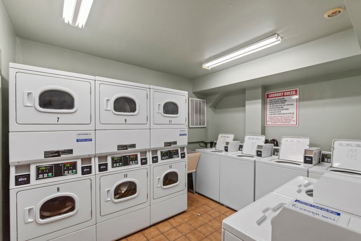 Building Photo - 663 W Grace St