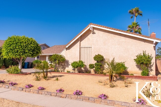 Building Photo - Stunning 4-Bedroom Simi Valley Home with P...