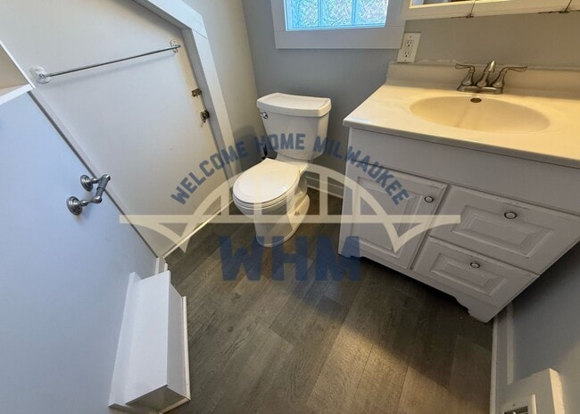 Building Photo - 2054 S 72nd St