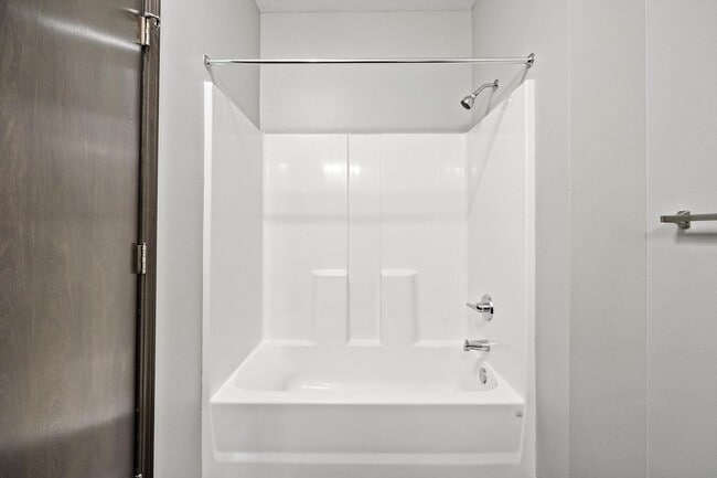 Building Photo - End Unit Townhome Just Blocks Away From Do...