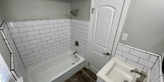 Building Photo - 5836 Sunshine Dr