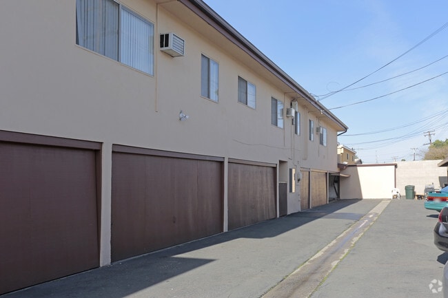 Building Photo - 14631 Rosecrans Ave