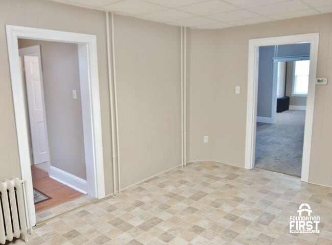 Building Photo - 5 Bed / 2 Bath Single Family Duplex