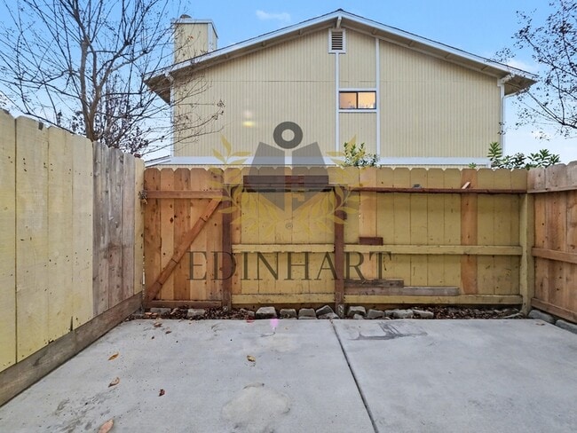 Building Photo - 4885 N Backer Ave