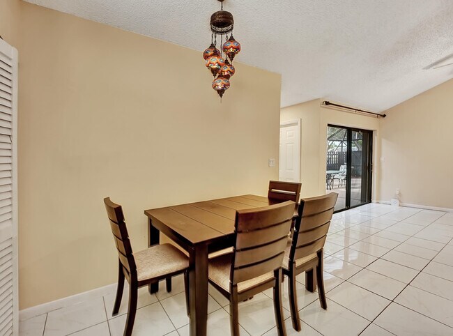 Building Photo - 1165 Summit Trail Cir