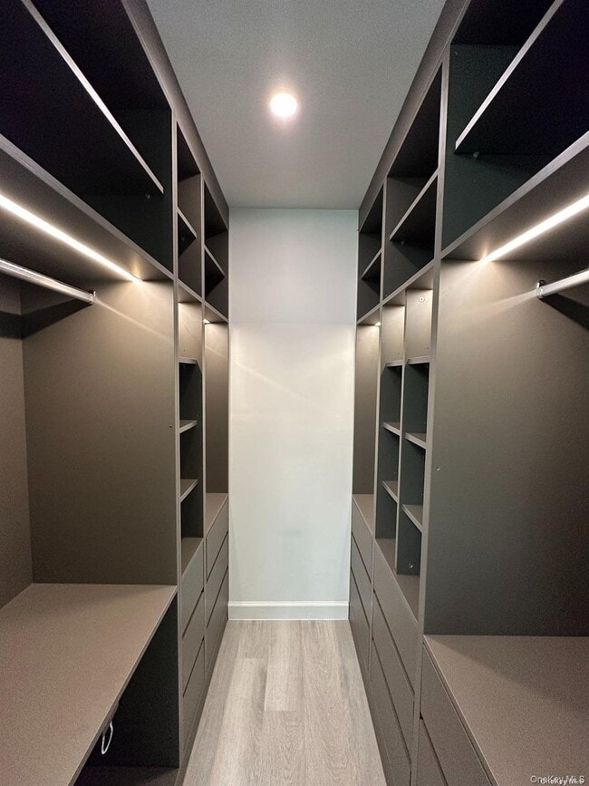 Building Photo - 13-36-36 Robin Ln