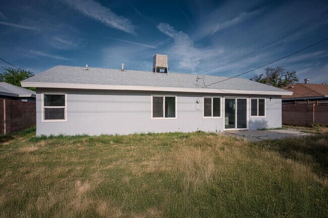 Building Photo - 45462 3rd St E