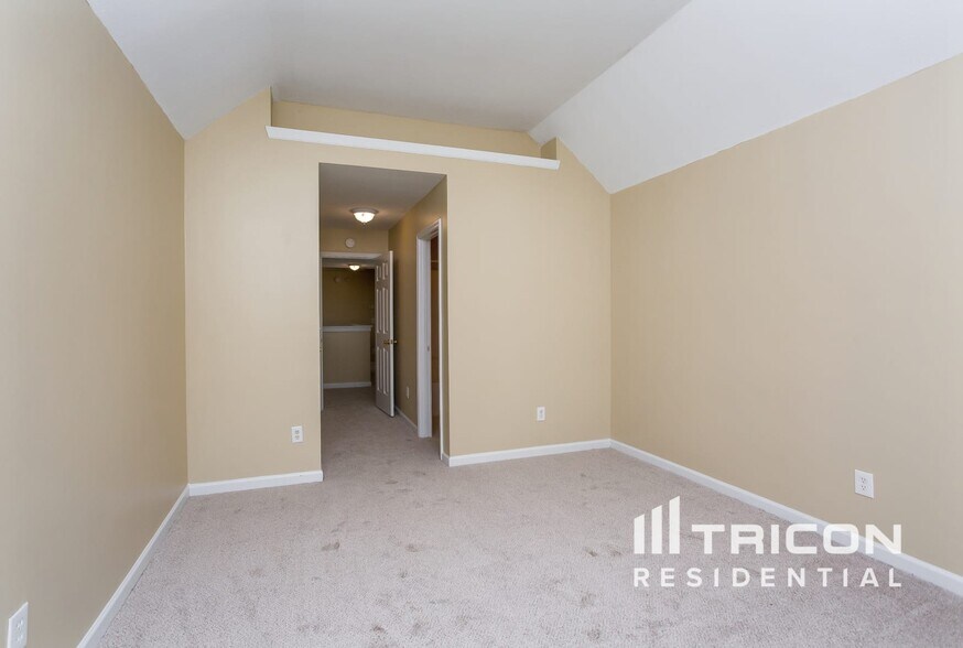 Building Photo - 1420 Spring Hill Run