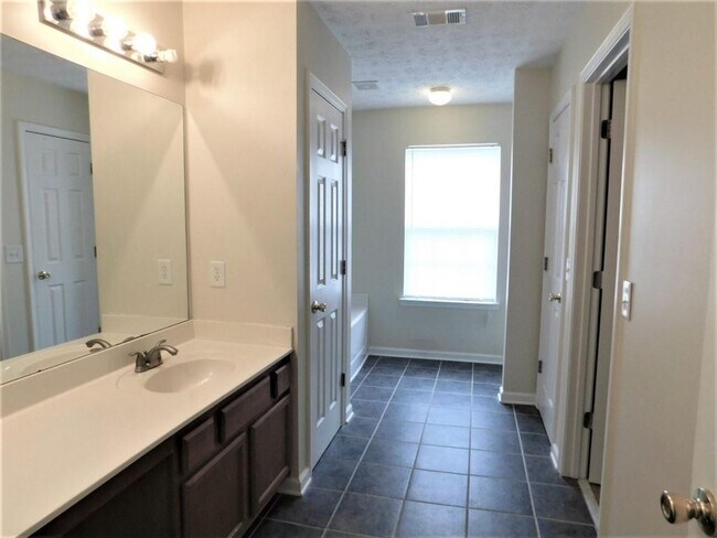 Building Photo - 479 Leaflet Ives Dr