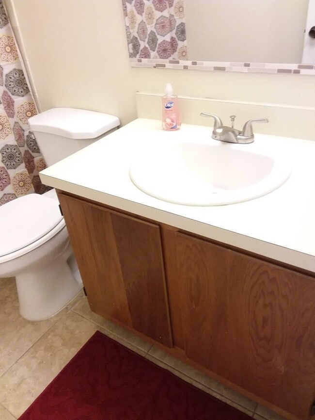 Building Photo - Two Bedroom Townhouse Near NAS Jax