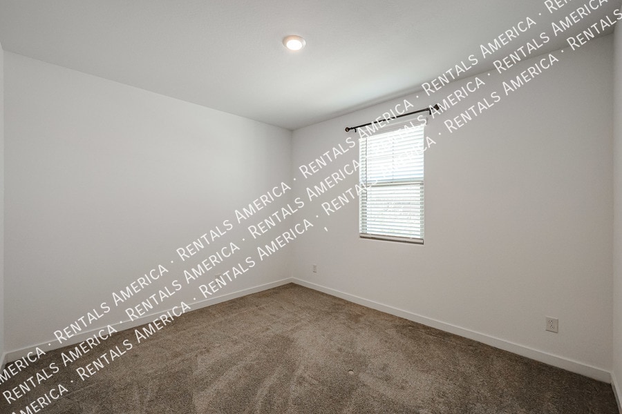 Building Photo - 12380 W Wagon Wheel Dr