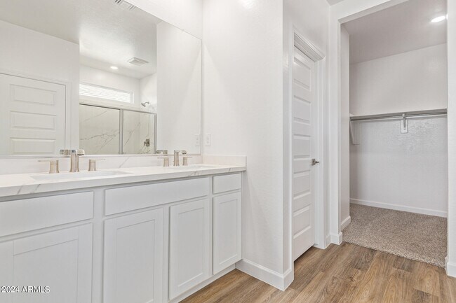 Building Photo - 15371 W Smoketree Dr