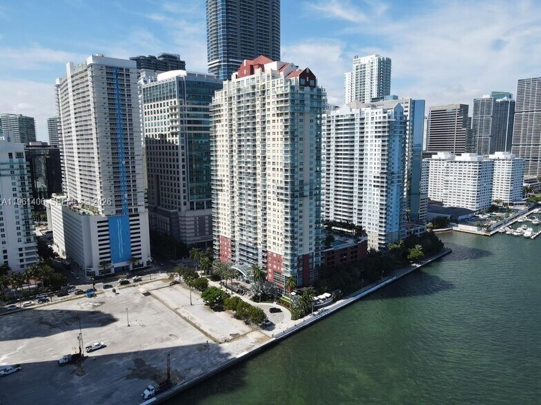 Building Photo - 1155 Brickell Bay Dr