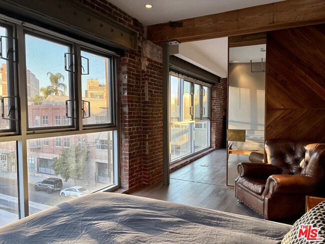 Building Photo - 527 Molino St