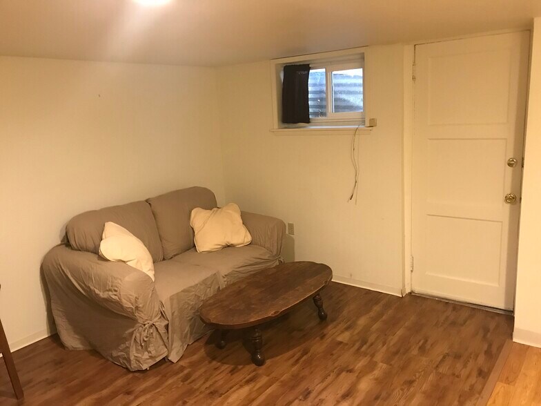Living room - 1237 Northwest Davis Way