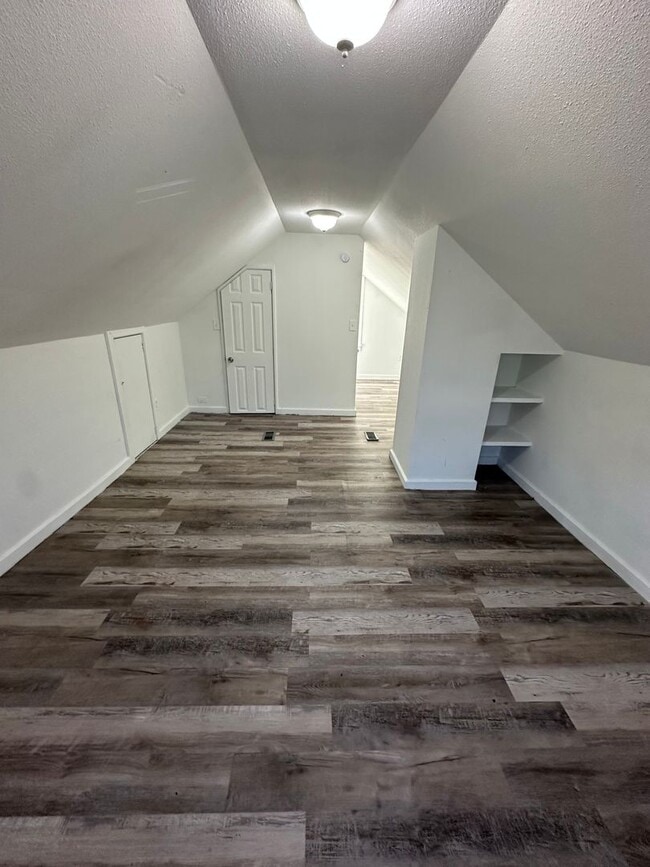 Building Photo - Perfect home right in Midtown