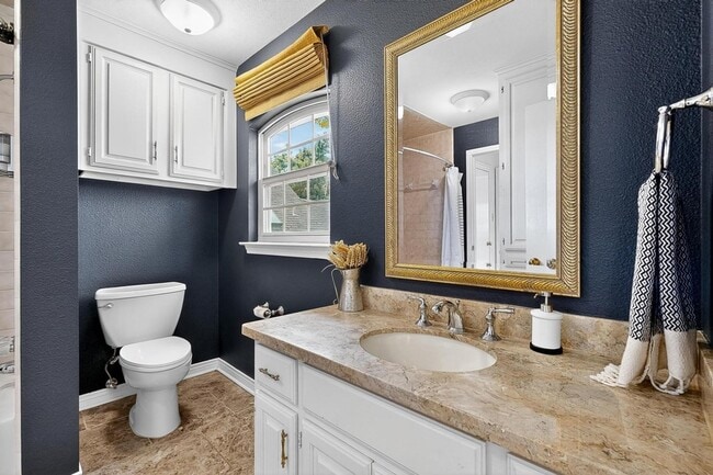 Building Photo - 2806 Sausalito Dr