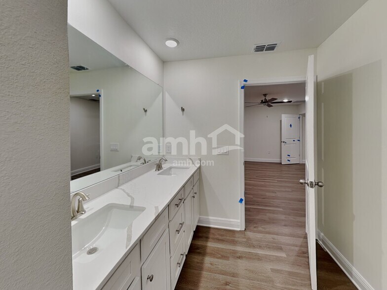 Building Photo - 5958 Sycamore Pl St